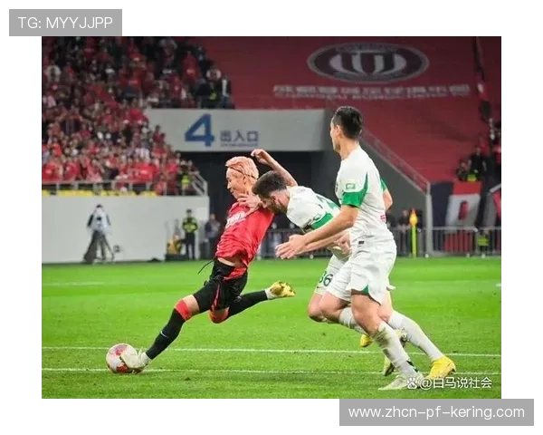 中超门将伸腿救险扑出单刀赢得掌声 中超门将伸腿救险扑出单刀赢得掌声